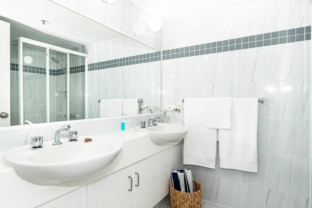Broadbeach Victoria Square Gold Coast Bagian luar foto